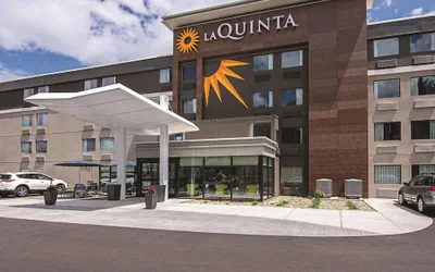 Photo 2 - La Quinta Inn & Suites by Wyndham Portland DT/Maine Med