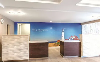 Photo 4 - La Quinta Inn & Suites by Wyndham Portland DT/Maine Med