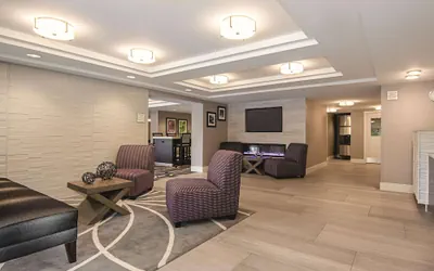 Photo 5 - La Quinta Inn & Suites by Wyndham Portland DT/Maine Med