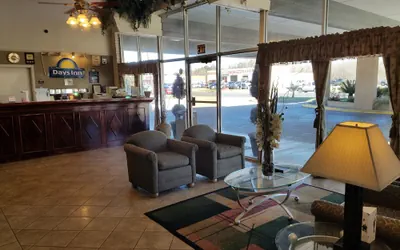 Photo 3 - Days Inn by Wyndham Leesville