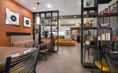 Photo 4 - Revel Hotel Minot, SureStay Collection by Best Western