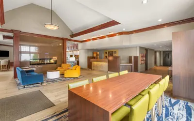 Photo 4 - Comfort Suites Green Bay West