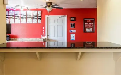 Photo 4 - Econo Lodge Pryor