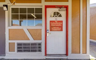 Photo 2 - Econo Lodge Pryor