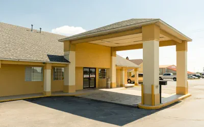 Photo 3 - Econo Lodge Pryor