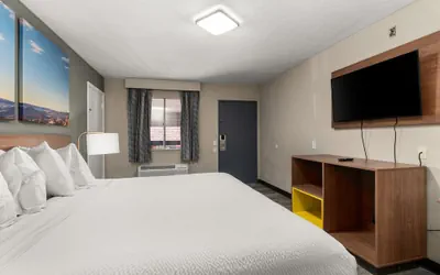 Photo 2 - Days Inn by Wyndham Albuquerque Northeast