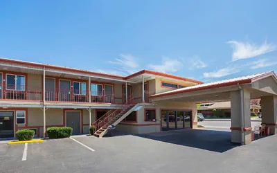 Photo 2 - Econo Lodge Hurricane Zion Park Area