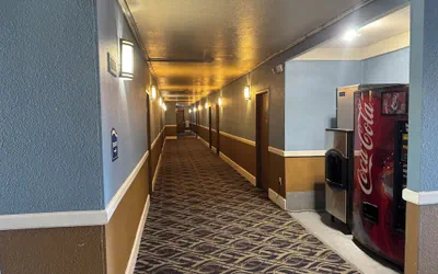 Photo 3 - Economy Inn North Randall