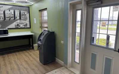 Photo 4 - Economy Inn North Randall