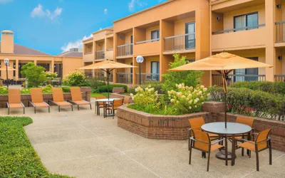 Photo 2 - Courtyard by Marriott Chicago Deerfield