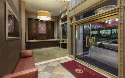 Photo 3 - Executive Hotel Pacific