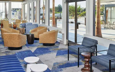 Photo 3 - DoubleTree by Hilton Hotel Berkeley Marina
