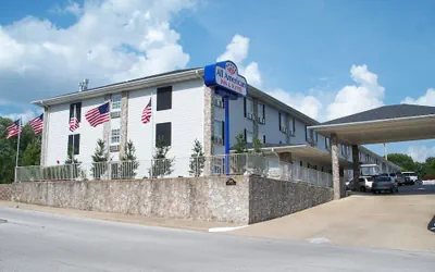 Photo 2 - All American Inn and Suites