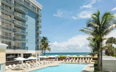 Photo 2 - The Singer Oceanfront Resort, Curio Collection by Hilton