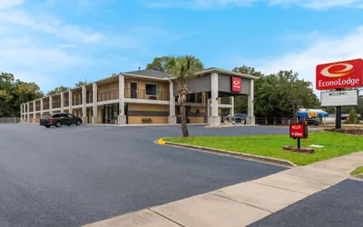 Photo 2 - Econo Lodge Cheraw Market Street