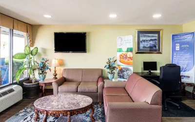 Photo 4 - Quality Inn Paris