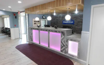 Photo 3 - Days Inn by Wyndham West Des Moines / Clive