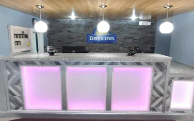 Photo 5 - Days Inn by Wyndham West Des Moines / Clive