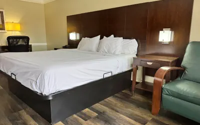 Photo 4 - Quality Inn & Suites Tuscaloosa near University