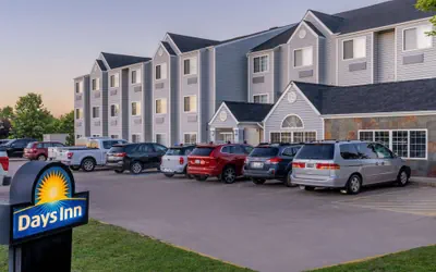 Photo 2 - Days Inn & Suites by Wyndham Greeley