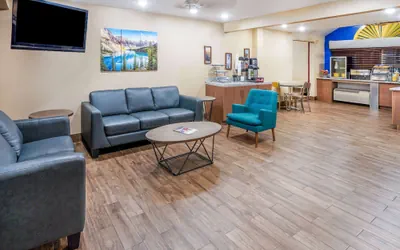Photo 4 - Days Inn & Suites by Wyndham Greeley