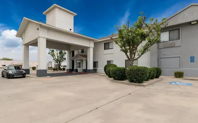 Photo 2 - Quality Inn & Suites Artesia