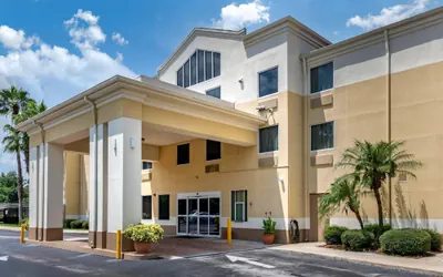 Photo 2 - Comfort Inn & Suites DeLand - near University