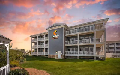 Photo 2 - Comfort Suites Chincoteague Island Bayfront Resort