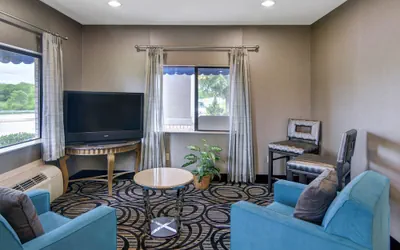 Photo 4 - Quality Inn & Suites Grand Prairie South