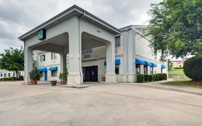 Photo 2 - Quality Inn & Suites Grand Prairie South