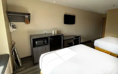 Photo 3 - Travelodge by Wyndham Arlington/Dallas Area