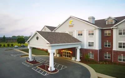 Photo 2 - Comfort Suites Milwaukee Airport