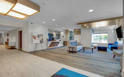 Photo 2 - Holiday Inn Express Hotel & Suites Portland-Jantzen Beach by IHG