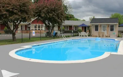 Photo 2 - Berkshire Inn