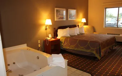 Photo 4 - Super 8 by Wyndham Valparaiso