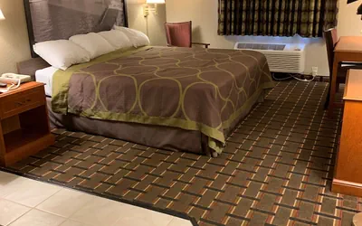 Super 8 by Wyndham Valparaiso