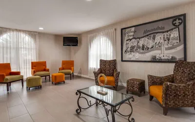Photo 3 - SureStay Hotel by Best Western Alexandria