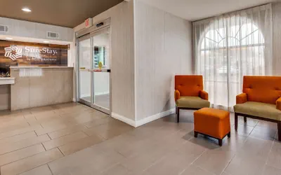 Photo 4 - SureStay Hotel by Best Western Alexandria