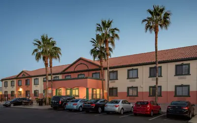 Photo 2 - Baymont by Wyndham Phoenix I-10 near 51st Ave