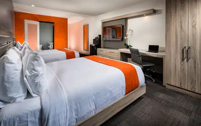 Photo 5 - Canoga Hotel