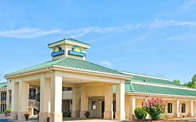 Photo 2 - Days Inn by Wyndham Covington