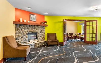 Photo 4 - Econo Lodge Inn & Suites Eau Claire South