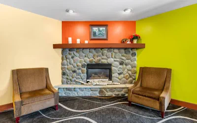 Photo 5 - Econo Lodge Inn & Suites Eau Claire South
