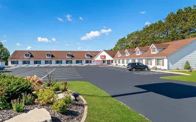 Photo 2 - Econo Lodge Inn & Suites Eau Claire South