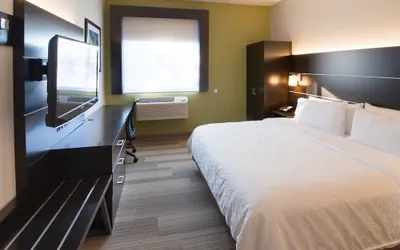 Photo 4 - Holiday Inn Express & Suites Worthington by IHG