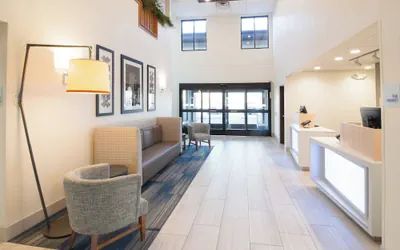 Holiday Inn Express & Suites Worthington by IHG