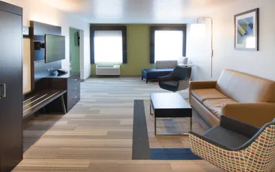 Photo 3 - Holiday Inn Express & Suites Worthington by IHG