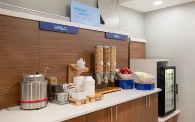 Photo 4 - Holiday Inn Express Hotel & Suites Columbus by IHG