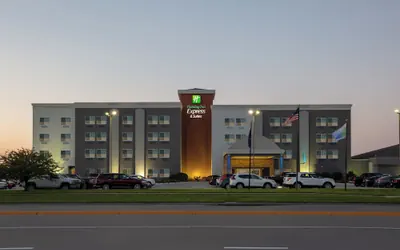 Photo 2 - Holiday Inn Express Hotel & Suites Columbus by IHG