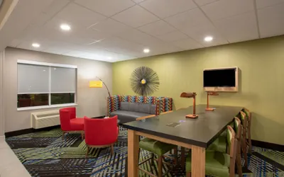 Photo 3 - Holiday Inn Express Hotel & Suites Columbus by IHG